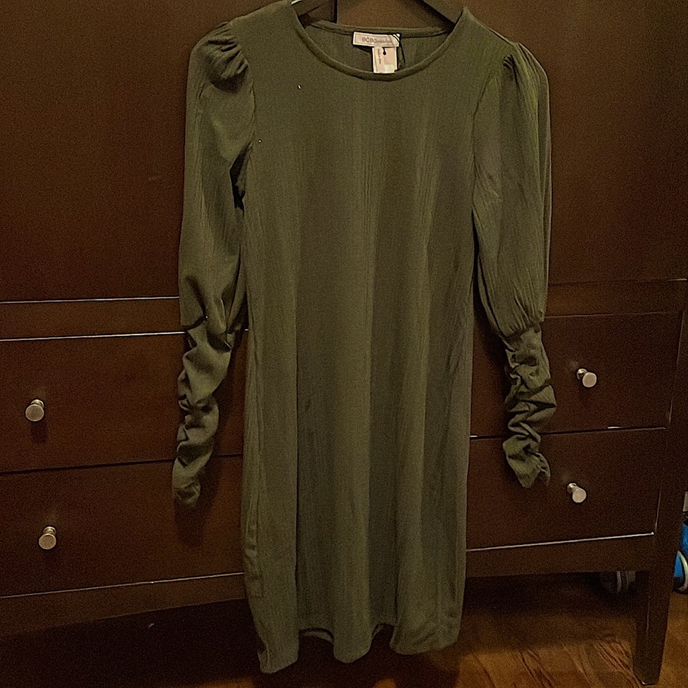 BCBG SCRUNCHED SLEEVE DRESS. Brand new with tags. XXS. Runs large.